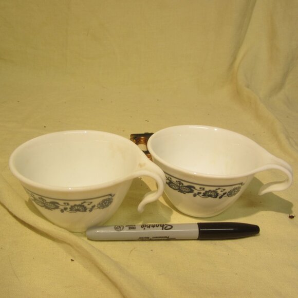 2 VTG CORELLE CUPS OLD TOWN BLUE, ONION FLOWER DESIGN READ ALL - Picture 3 of 8